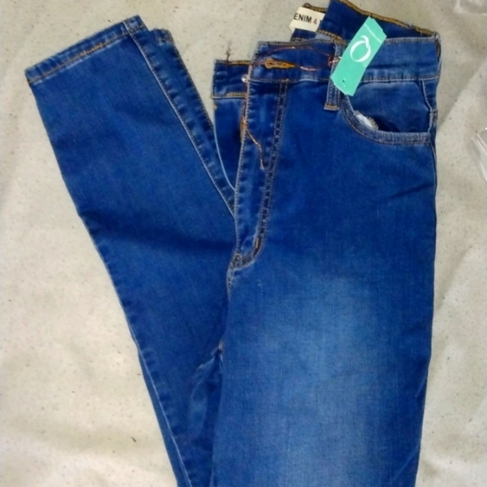 Denim 4 us skinny jeans